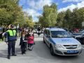 Сотрудники Госавтоинспекции Тюменской области организовали дежурство возле школ в первые учебные дни