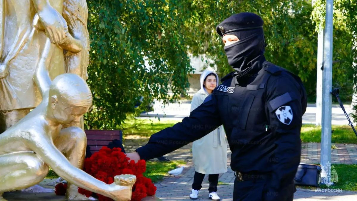 Тюменцы почтили память жертв трагедии Беслана Тюменцы почтили память жертв трагедии Беслана