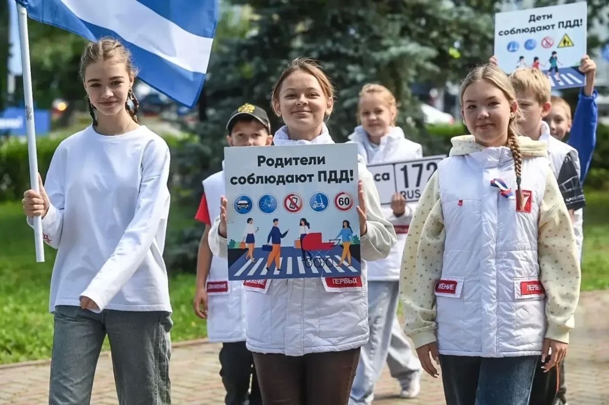 Сотни водителей города Тюмени увидели детский призыв к безопасности на дорогах в ходе акции #ДорогаВШколу Сотни водителей города Тюмени увидели детский призыв к безопасности на дорогах в ходе акции #ДорогаВШколу