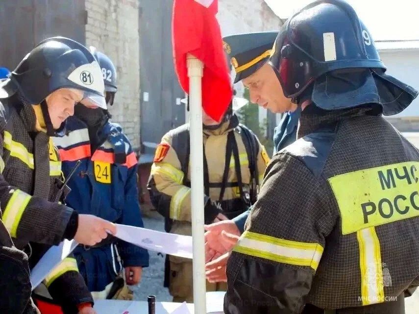 Ялуторовские пожарные провели учения на местном предприятии Ялуторовские пожарные провели учения на местном предприятии