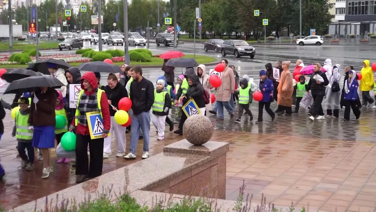 В Тобольске первоклассников обучили безопасному пути в школу в рамках акции "Шагающий автобус" В Тобольске первоклассников обучили безопасному пути в школу в рамках акции "Шагающий автобус"