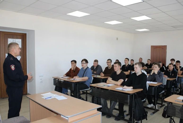 В День солидарности в борьбе с терроризмом полицейские Межмуниципального отдела МВД России «Ялуторовский» встретились со студентами Агротехнологического колледжа В День солидарности в борьбе с терроризмом полицейские Межмуниципального отдела МВД России «Ялуторовский» встретились со студентами Агротехнологического колледжа