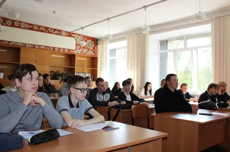 В День солидарности в борьбе с терроризмом полицейские Межмуниципального отдела МВД России «Ялуторовский» встретились со студентами Агротехнологического колледжа В День солидарности в борьбе с терроризмом полицейские Межмуниципального отдела МВД России «Ялуторовский» встретились со студентами Агротехнологического колледжа