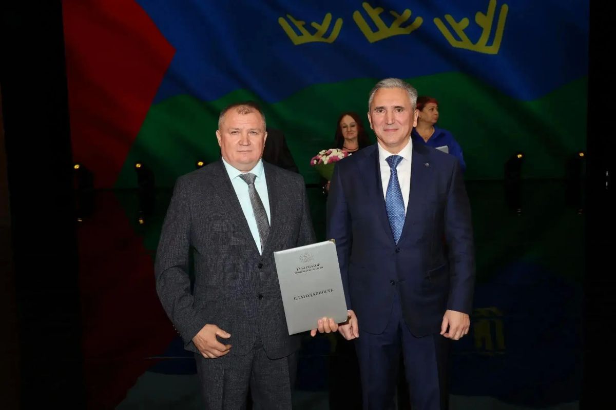 Александр Моор поздравил работников и ветеранов ПАО "Сургутнефтегаз" с профессиональным праздником Александр Моор поздравил работников и ветеранов ПАО "Сургутнефтегаз" с профессиональным праздником