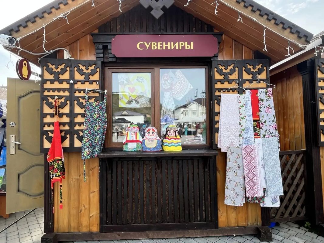 Друзья! Если вы ещё не заглянули в ярмарочные домики на Базарной площади — вы многое пропустили! Друзья! Если вы ещё не заглянули в ярмарочные домики на Базарной площади — вы многое пропустили!