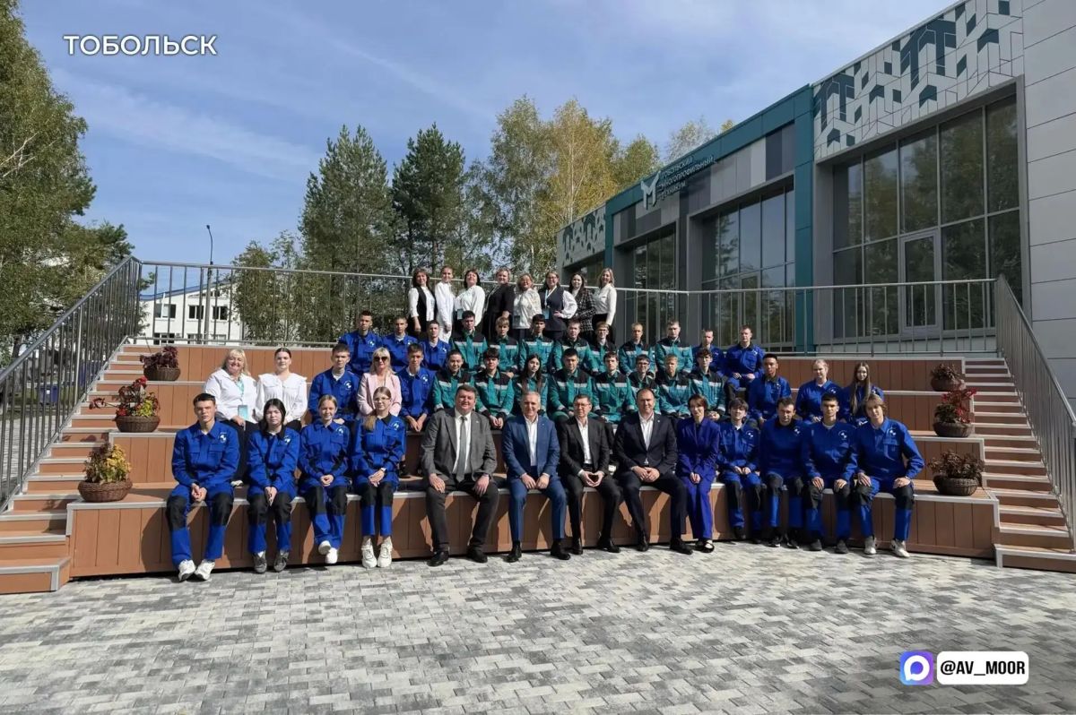 Александр Моор: Сегодня работали в Тобольске вместе с первым заместителем председателя Совета Федерации Владимиром Владимировичем Якушевым Александр Моор: Сегодня работали в Тобольске вместе с первым заместителем председателя Совета Федерации Владимиром Владимировичем Якушевым