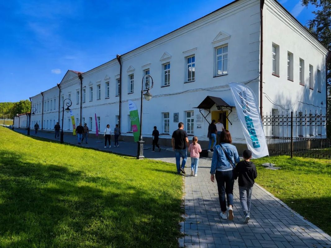 Друзья, в следующие выходные наш город снова станет центром притяжения творческих и любознательных людей Друзья, в следующие выходные наш город снова станет центром притяжения творческих и любознательных людей