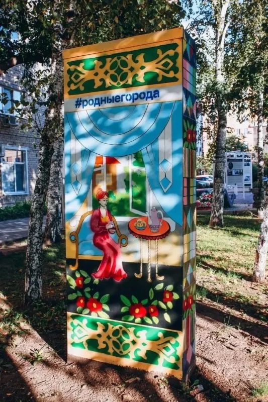 Центр Тюмени украсили арт-объектами: 18 уличных шкафов расписали в духе купеческой эпохи Центр Тюмени украсили арт-объектами: 18 уличных шкафов расписали в духе купеческой эпохи