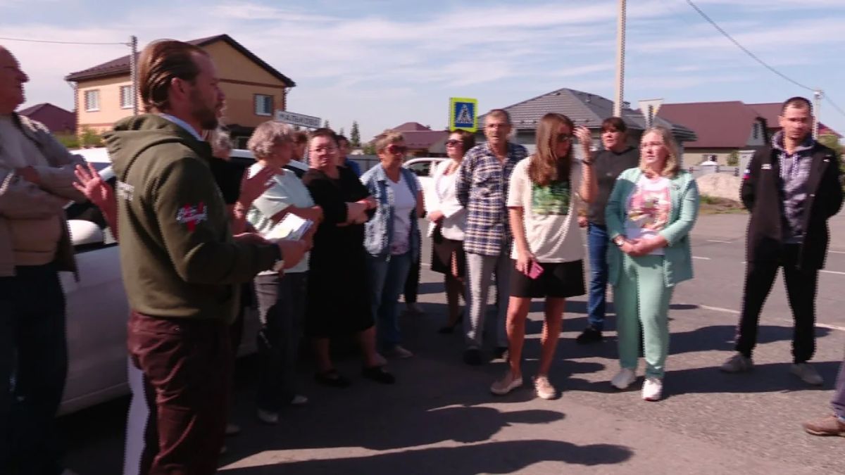 Больше километра до автобусной остановки приходится преодолевать школьникам из деревни Ошкукова Тюменского округа Больше километра до автобусной остановки приходится преодолевать школьникам из деревни Ошкукова Тюменского округа