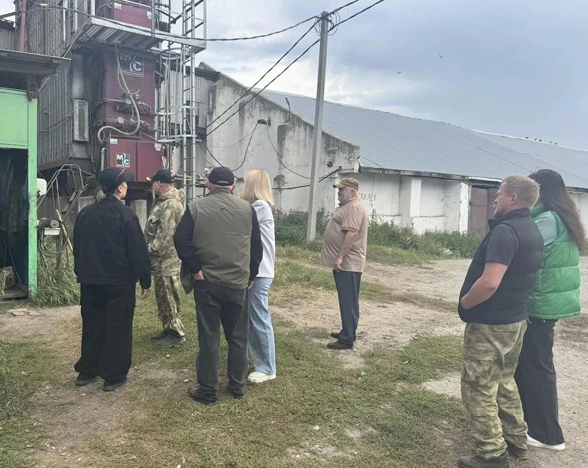 В Казанском муниципальном округе прошёл особенный профориентационный тур, организованный благодаря национальному проекту «Кадры»: участники специальной военной операции и члены их семей впервые побывали на предприятии «ХПП... В Казанском муниципальном округе прошёл особенный профориентационный тур, организованный благодаря национальному проекту «Кадры»: участники специальной военной операции и члены их семей впервые побывали на предприятии «ХПП...