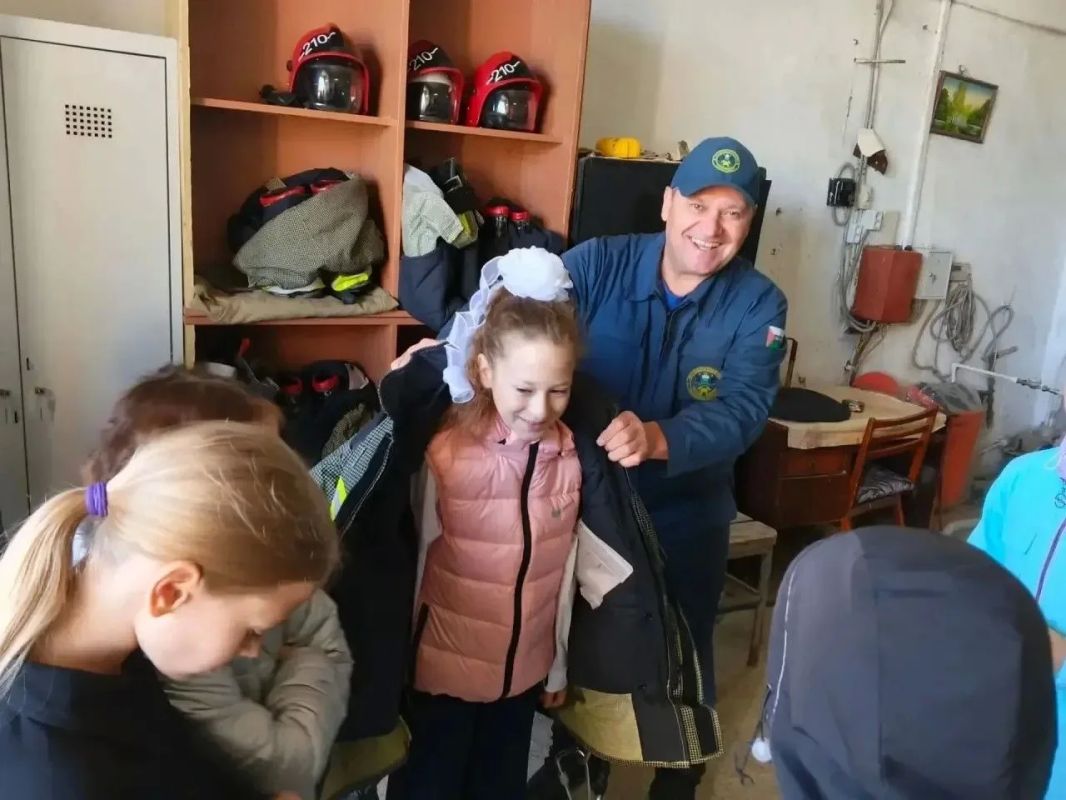 Школьники в гостях у огнеборцев: от теории к практике Школьники в гостях у огнеборцев: от теории к практике