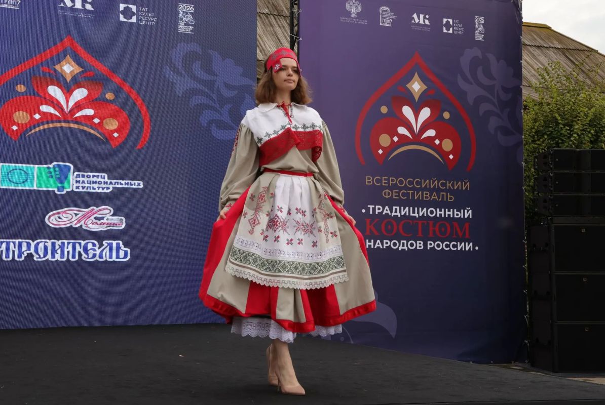 Коллекция тюменского дизайнера Анны Лукашенок «Их было 15» вошла в программу первого Всероссийского фестиваля «Традиционный костюм народов России» Коллекция тюменского дизайнера Анны Лукашенок «Их было 15» вошла в программу первого Всероссийского фестиваля «Традиционный костюм народов России»