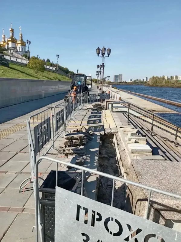 Набережная Тюмени возвращается к привычной жизни: идут работы по устранению последствий паводка Набережная Тюмени возвращается к привычной жизни: идут работы по устранению последствий паводка