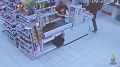 В полицию Тюмени с заявлением о краже из торгового зала обратился представитель сетевого продуктового магазина расположенного на улице Луначарского