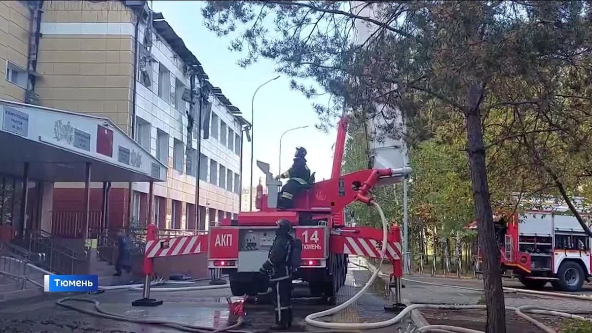 Короткое замыкание?. В Тюмени возбуждено уголовное дело по факту возгорания школы