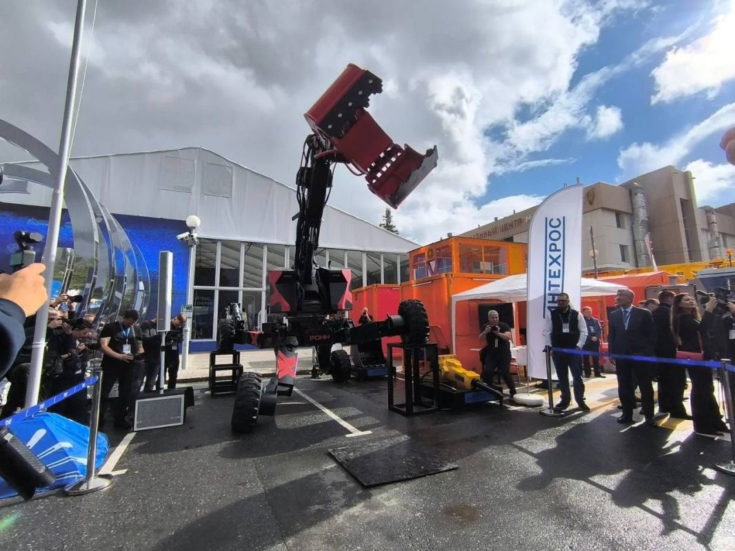 Передовые разработки для нефтегазовой отрасли показали губернатору на TNF EXPO Передовые разработки для нефтегазовой отрасли показали губернатору на TNF EXPO