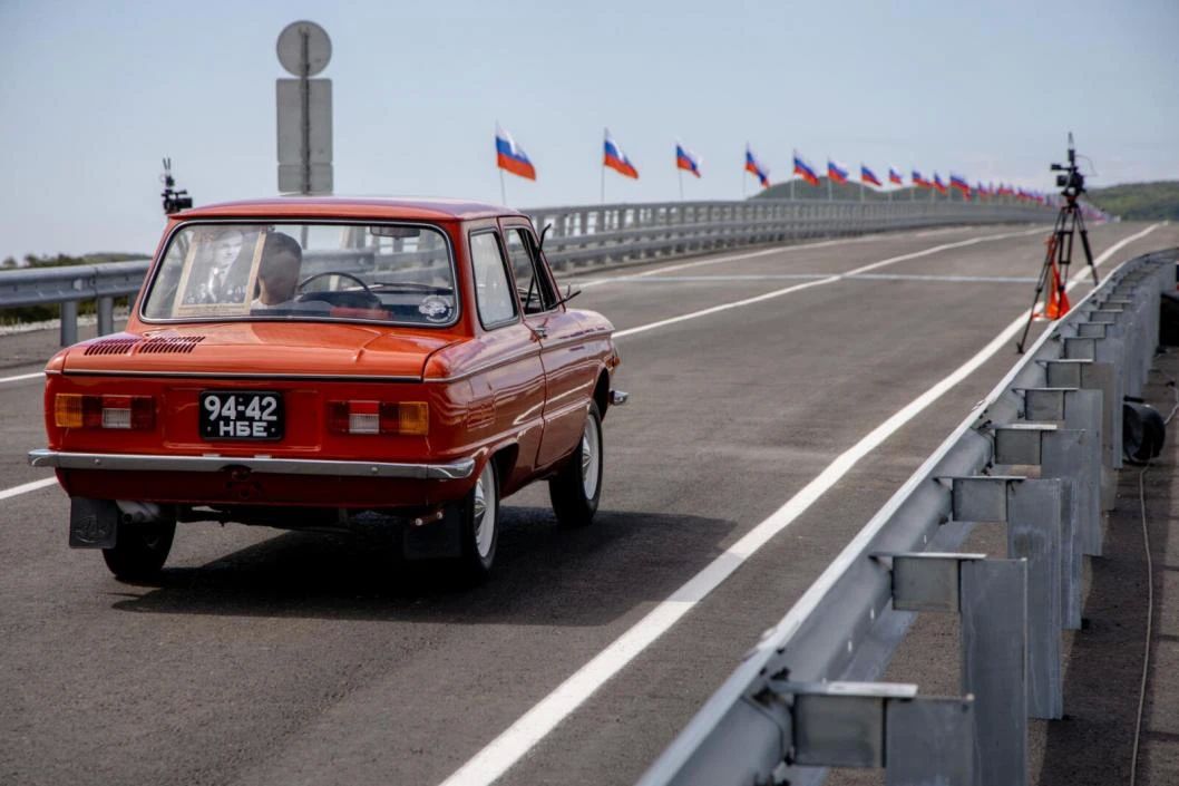 В России открыли автомобильный мост до КНДР В России открыли автомобильный мост до КНДР