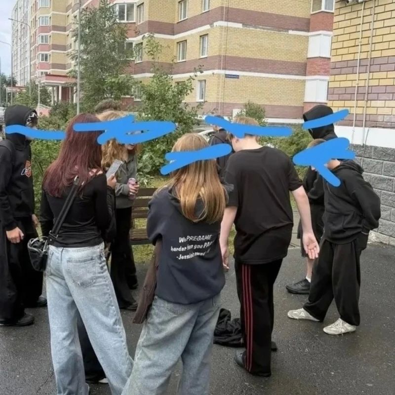 Толпа подростков избила мальчика в Тюмени Толпа подростков избила мальчика в Тюмени