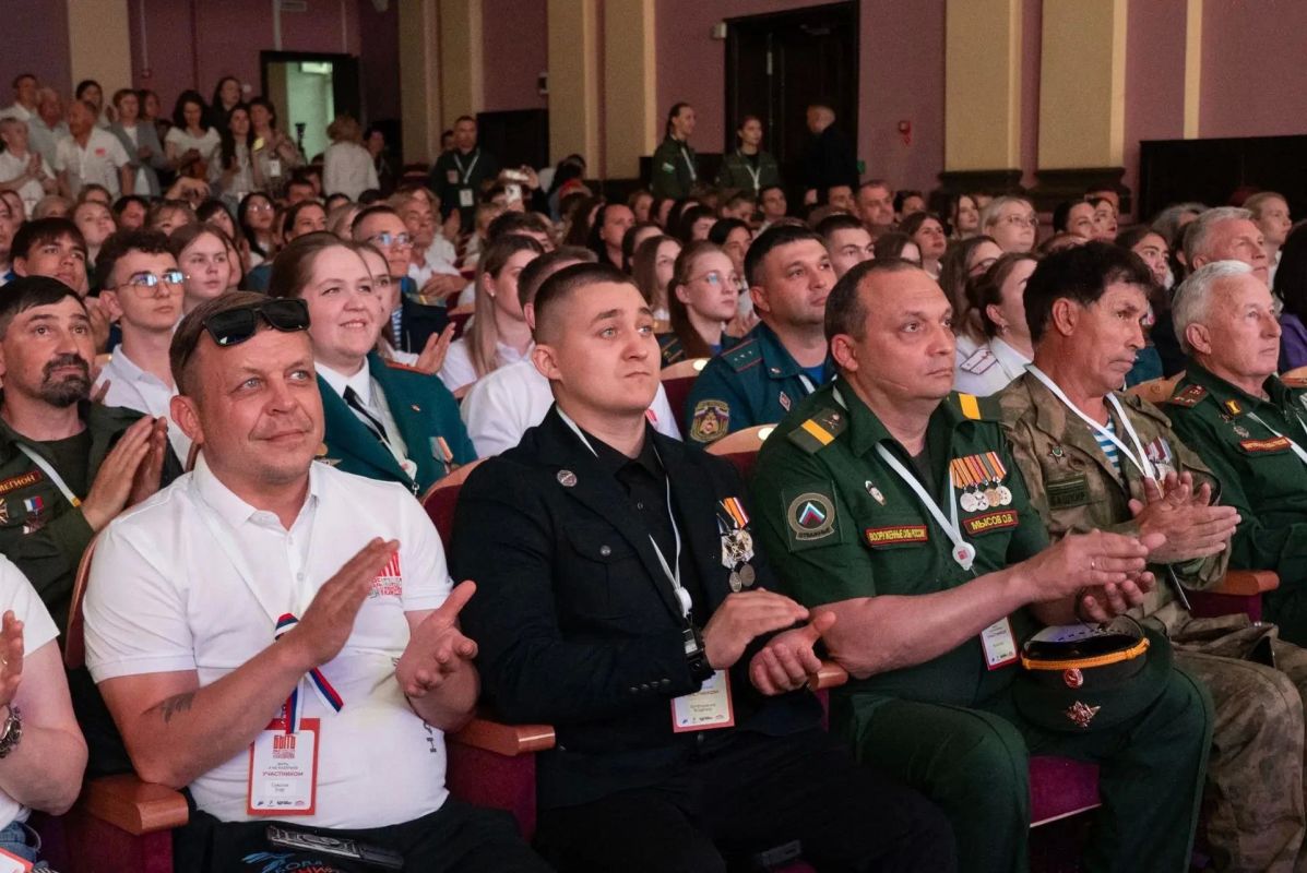 Девять участников из Тюменской области вышли в финал Всероссийского конкурса наставников "Быть, а не казаться" Девять участников из Тюменской области вышли в финал Всероссийского конкурса наставников "Быть, а не казаться"