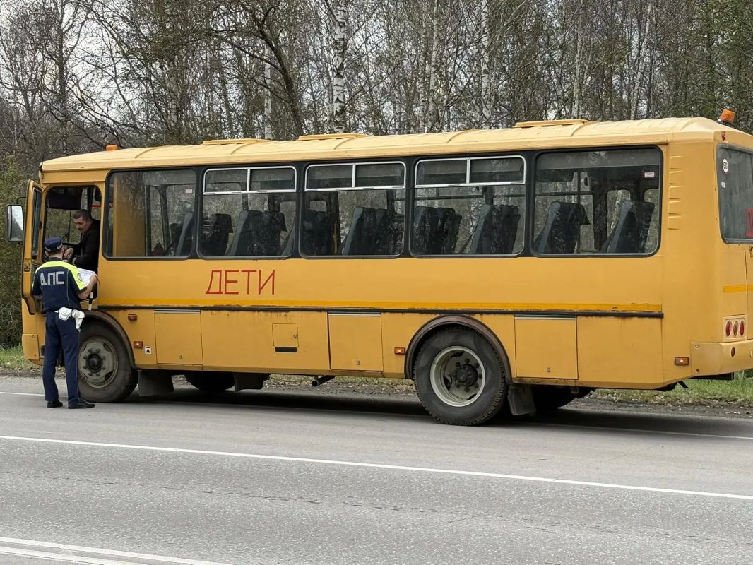 Наряды полка ДПС Госавтоинспекции проконтролировали соблюдение ПДД водителями автобусов и маршрутных такси, как в Тюмени, так и на загородных дорогах в ее окрестностях Наряды полка ДПС Госавтоинспекции проконтролировали соблюдение ПДД водителями автобусов и маршрутных такси, как в Тюмени, так и на загородных дорогах в ее окрестностях