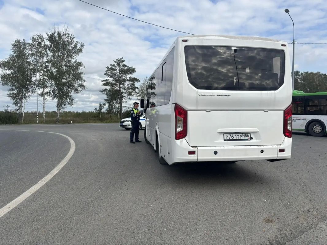 Наряды полка ДПС Госавтоинспекции проконтролировали соблюдение ПДД водителями автобусов и маршрутных такси, как в Тюмени, так и на загородных дорогах в ее окрестностях Наряды полка ДПС Госавтоинспекции проконтролировали соблюдение ПДД водителями автобусов и маршрутных такси, как в Тюмени, так и на загородных дорогах в ее окрестностях