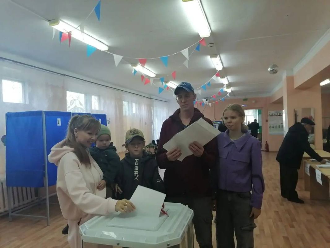 Большими семьями приходят голосовать в Казанском округе Большими семьями приходят голосовать в Казанском округе