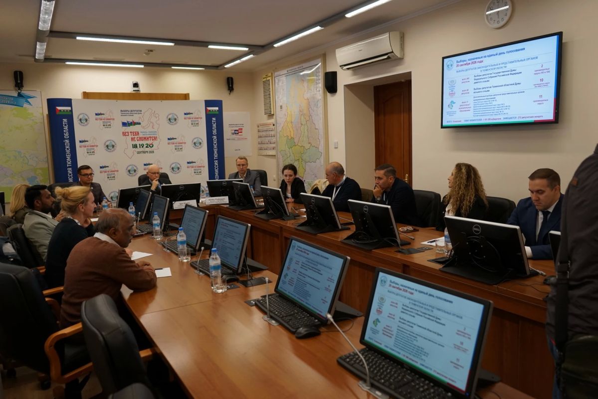 Международные наблюдатели посетили Избирательную комиссию Тюменской области