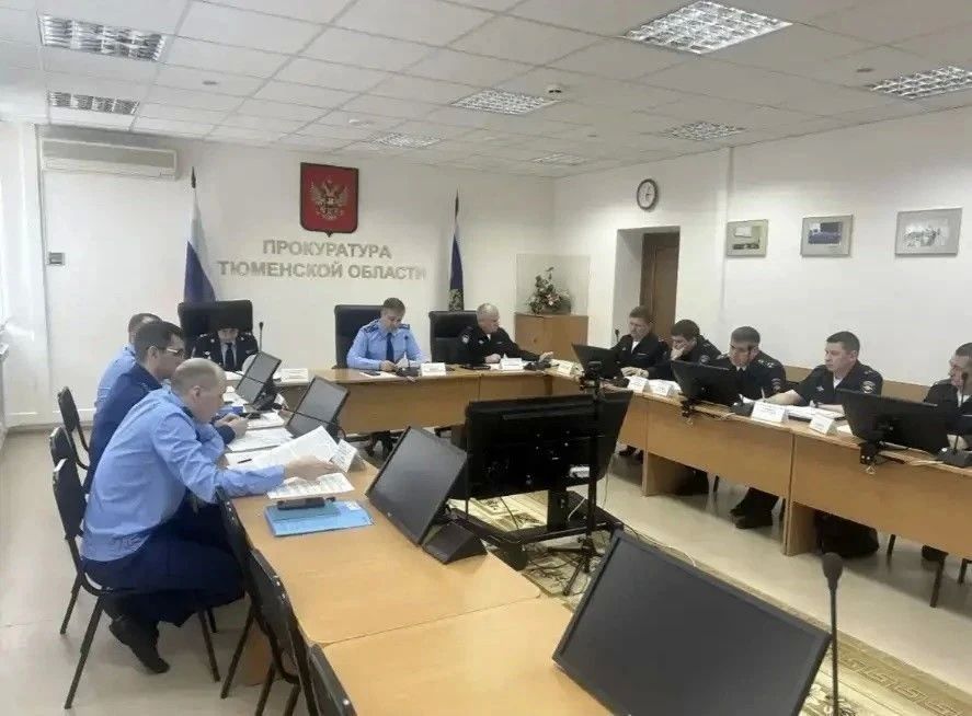 В надзорном ведомстве под председательством первого заместителя прокурора Тюменской области Максима Шилина состоялось очередное заседание межведомственной рабочей группы по вопросам противодействия незаконному обороту... В надзорном ведомстве под председательством первого заместителя прокурора Тюменской области Максима Шилина состоялось очередное заседание межведомственной рабочей группы по вопросам противодействия незаконному обороту...