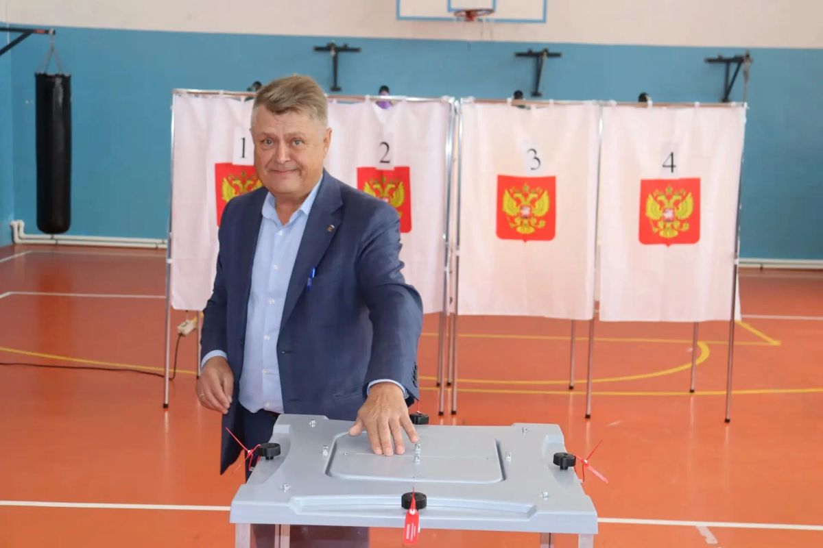 Руководители муниципалитетов Тюменской области продолжают голосовать Руководители муниципалитетов Тюменской области продолжают голосовать