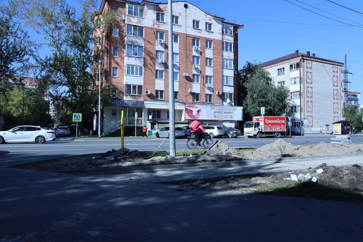 Максим Афанасьев: В этом году мы синхронизировали два важных проекта на улице Максима Горького, в месте её примыкания к улице Республики: одновременно меняем теплотрассу и расширяем дорогу до четырех полос Максим Афанасьев: В этом году мы синхронизировали два важных проекта на улице Максима Горького, в месте её примыкания к улице Республики: одновременно меняем теплотрассу и расширяем дорогу до четырех полос