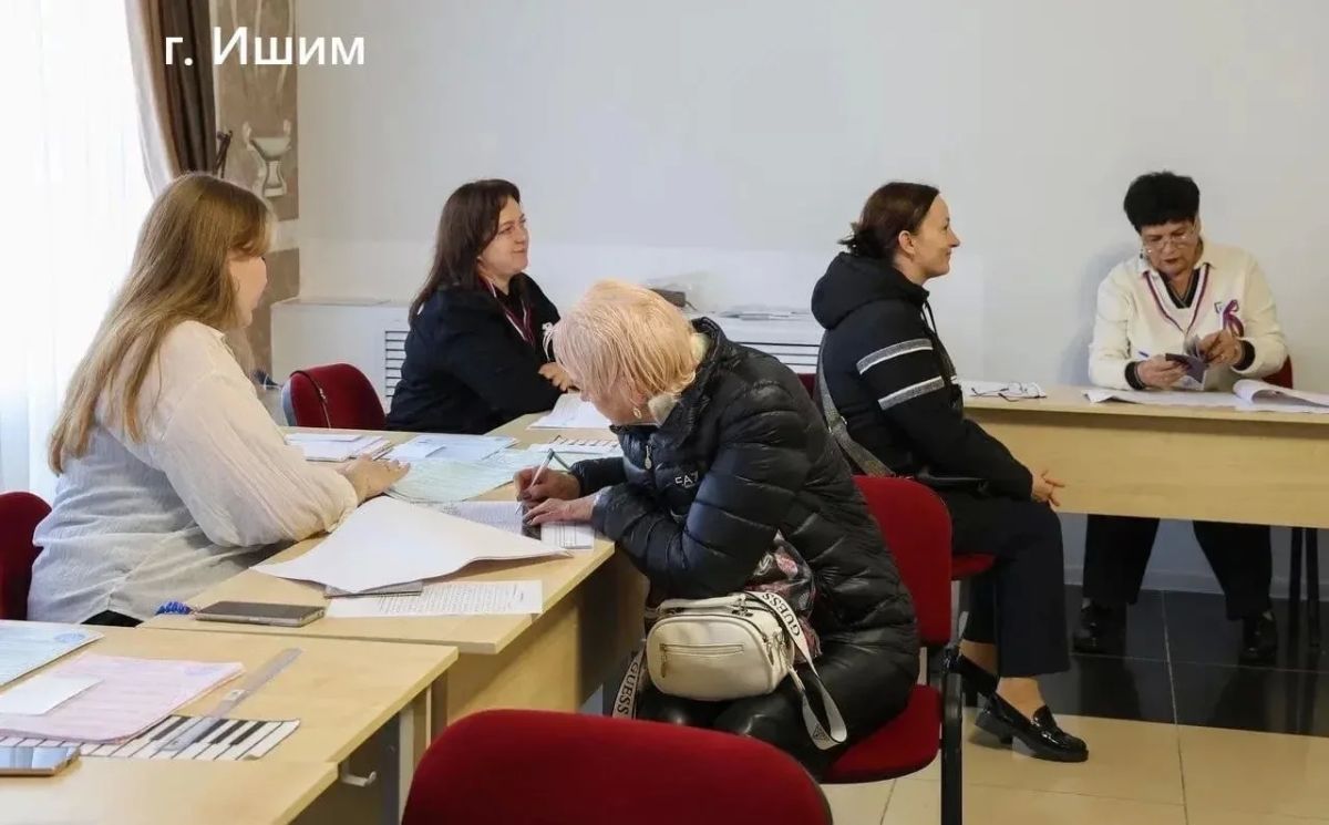 Жители округов приходят на участки и делают свой выбор Жители округов приходят на участки и делают свой выбор