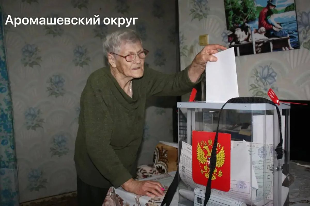 Жители Тюменской области голосуют на выборах 2026 года Жители Тюменской области голосуют на выборах 2026 года