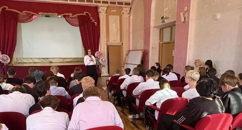 Подростки Тобольска узнали правила безопасного трудоустройства Подростки Тобольска узнали правила безопасного трудоустройства