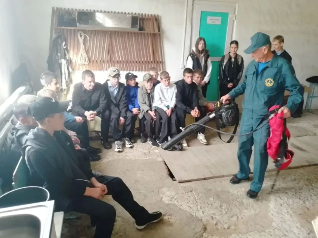 Огнеборцы отдельного поста 317 села Малиновка Аромашевского округа провели профилактическое мероприятие, посвящённое "Месячнику безопасности"