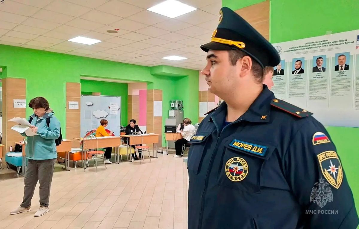 Специалисты МЧС России обеспечивают безопасность в день выборов Специалисты МЧС России обеспечивают безопасность в день выборов