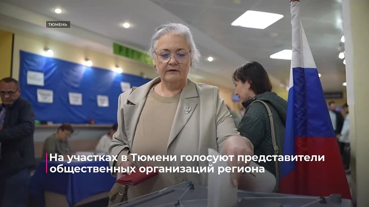 С утра на избирательные участки голосовать приходят не только представители власти, но и общественных организаций региона