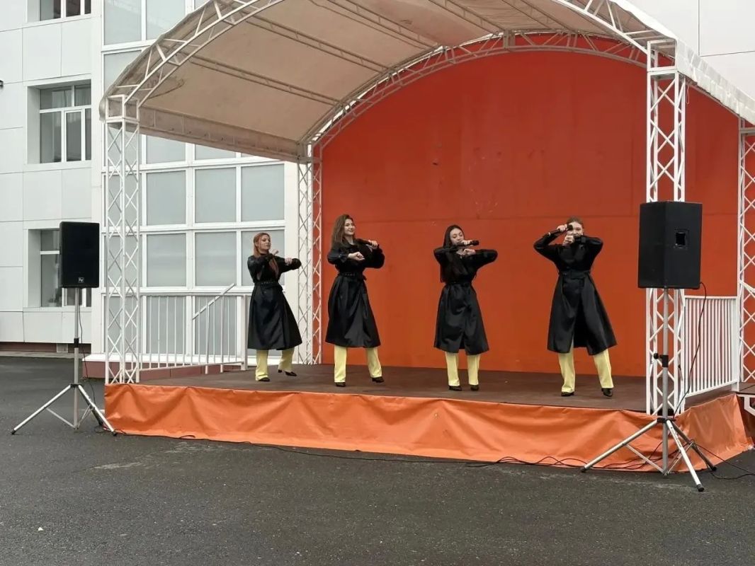 Музыка продолжает звучать! Музыка продолжает звучать!
