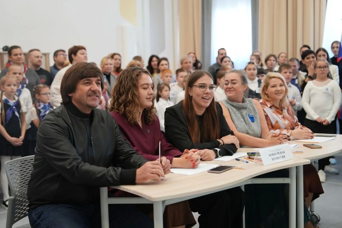 Максим Афанасьев: Я с удовольствием послушал выступление 3 «К» класса, который и оказался победителем своего этапа Максим Афанасьев: Я с удовольствием послушал выступление 3 «К» класса, который и оказался победителем своего этапа