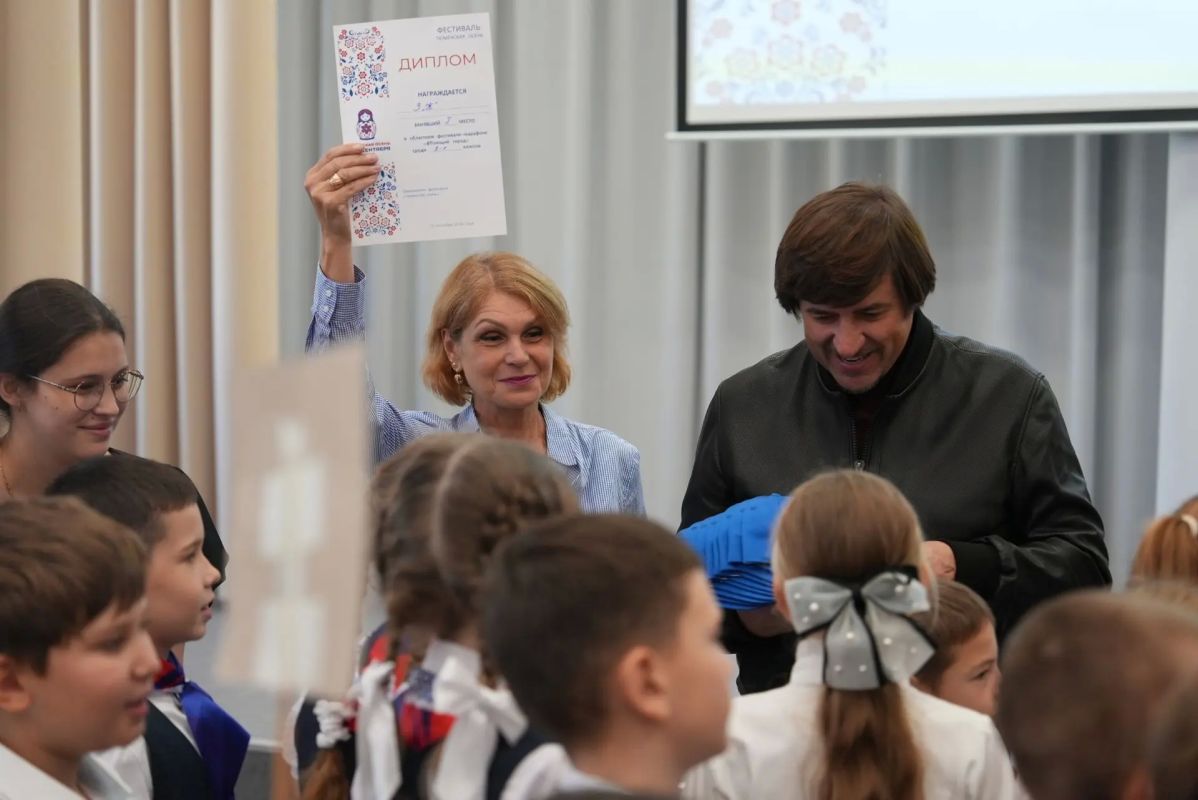 Максим Афанасьев: Я с удовольствием послушал выступление 3 «К» класса, который и оказался победителем своего этапа Максим Афанасьев: Я с удовольствием послушал выступление 3 «К» класса, который и оказался победителем своего этапа