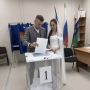 Молодожены из Тобольска сразу после ЗАГСа пришли на избирательный участок