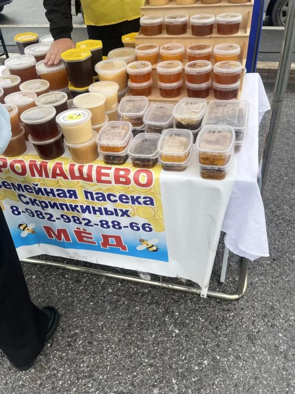 Друзья, отличные новости! В рамках фестиваля «Тюменская осень» у ДК «Синтез» сегодня распахнула свои двери ярмарка! Друзья, отличные новости! В рамках фестиваля «Тюменская осень» у ДК «Синтез» сегодня распахнула свои двери ярмарка!