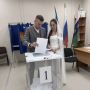 Друзья, сегодня в Тобольске на избирательном участке – молодожёны Евгений и Анастасия Корневы