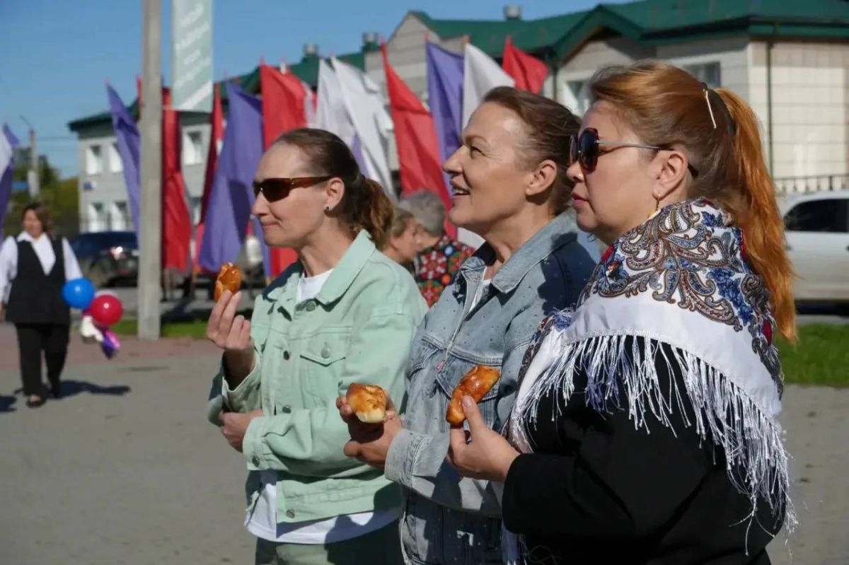 Главный подарок викторины "Знай свой край" в Нижнетавдинском округе - велосипед - достался семье из с. Велижаны Главный подарок викторины "Знай свой край" в Нижнетавдинском округе - велосипед - достался семье из с. Велижаны