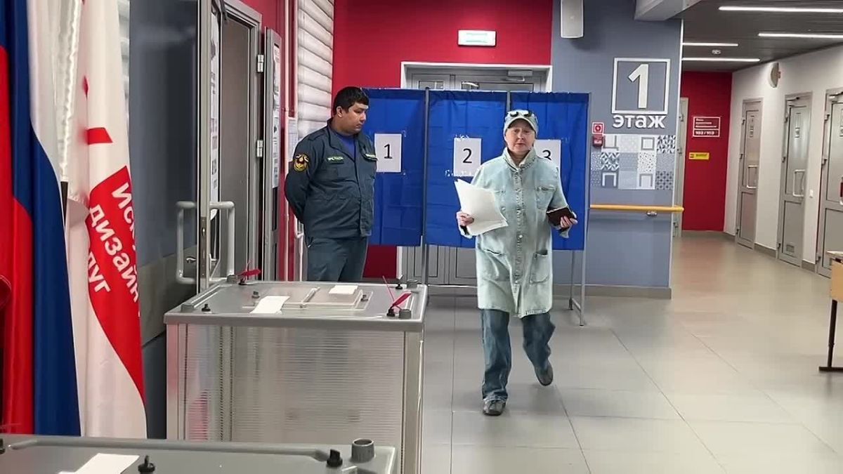 Тюменцы приходят на участки всей семьёй