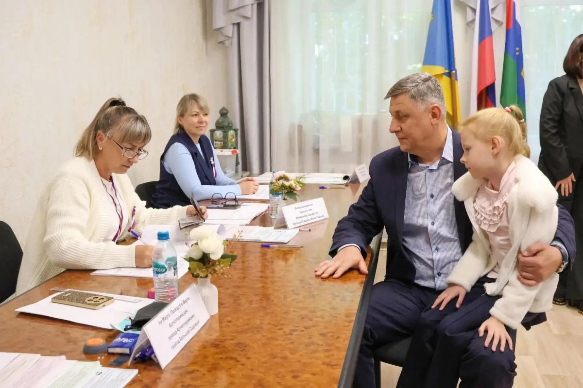 Руководители муниципалитетов продолжают голосовать Руководители муниципалитетов продолжают голосовать