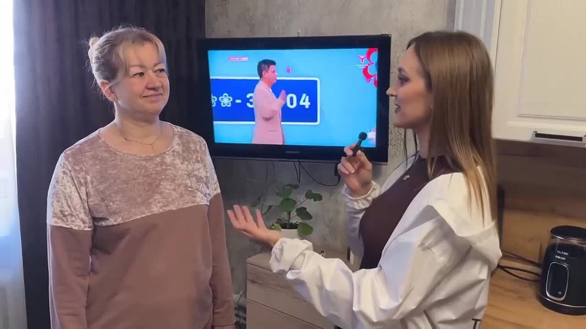 А наша съёмочная группа уже побывала в гостях у Лилии из посёлка Московский, которая получила в подарок автомобиль! Оказалось, что Лилия переехала в Тюменскую область только в конце прошлого года