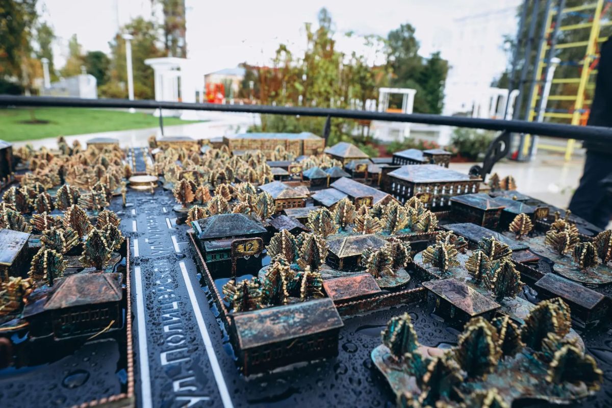 Максим Афанасьев: Как выглядела Тюмень сто лет назад? Какие здания украшали центр города и какой была историческая застройка Александровской площади до того, как она стала площадью Борцов революции? Максим Афанасьев: Как выглядела Тюмень сто лет назад? Какие здания украшали центр города и какой была историческая застройка Александровской площади до того, как она стала площадью Борцов революции?