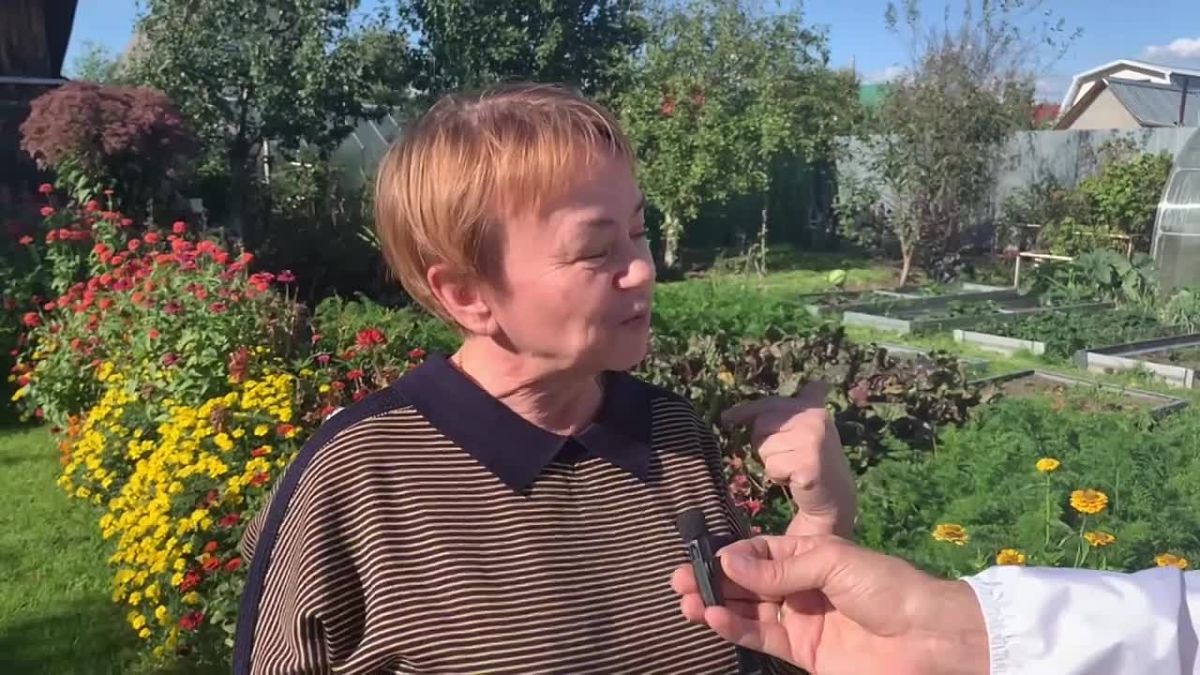 Учитель английского языка школы № 69 Наталья получила в подарок ноутбук в пятой суперигре викторины "Знай свой край"