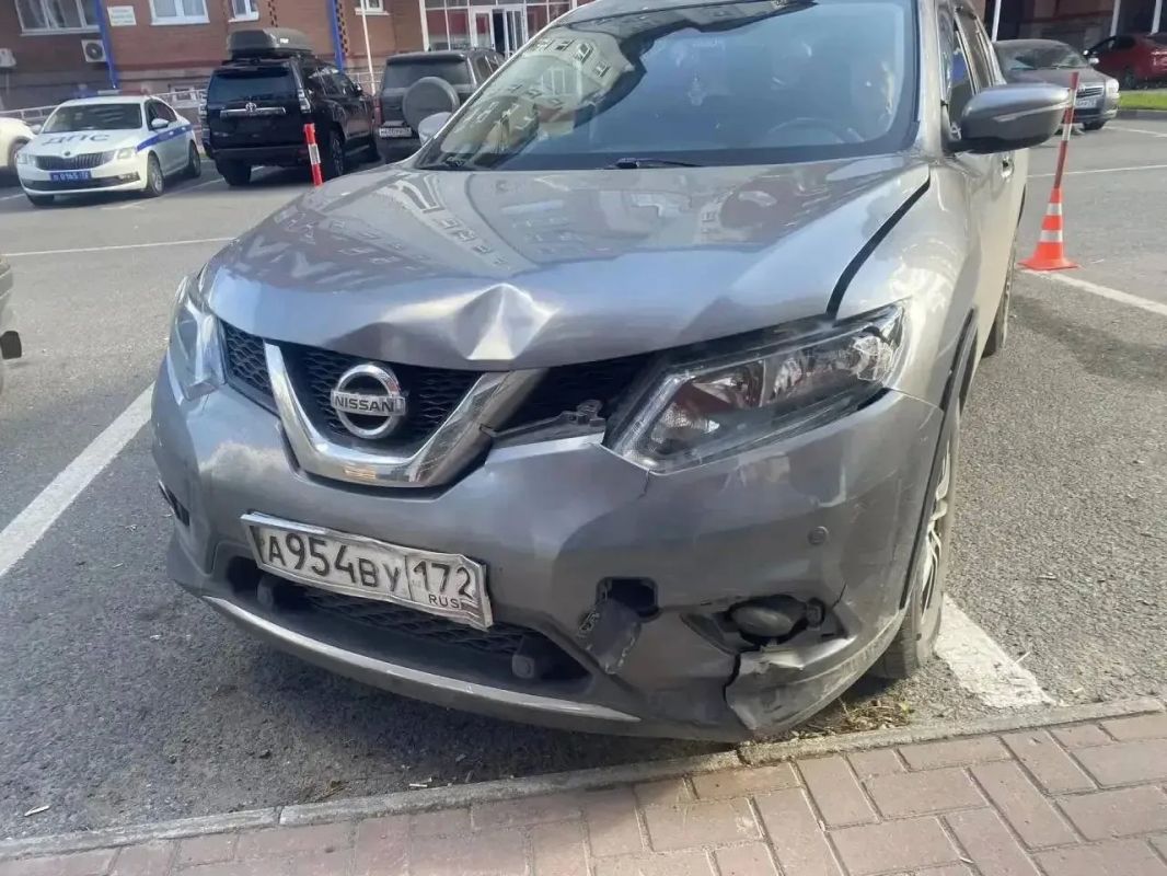 В центре Тюмени на улице Урицкого произошла серьезная авария В центре Тюмени на улице Урицкого произошла серьезная авария