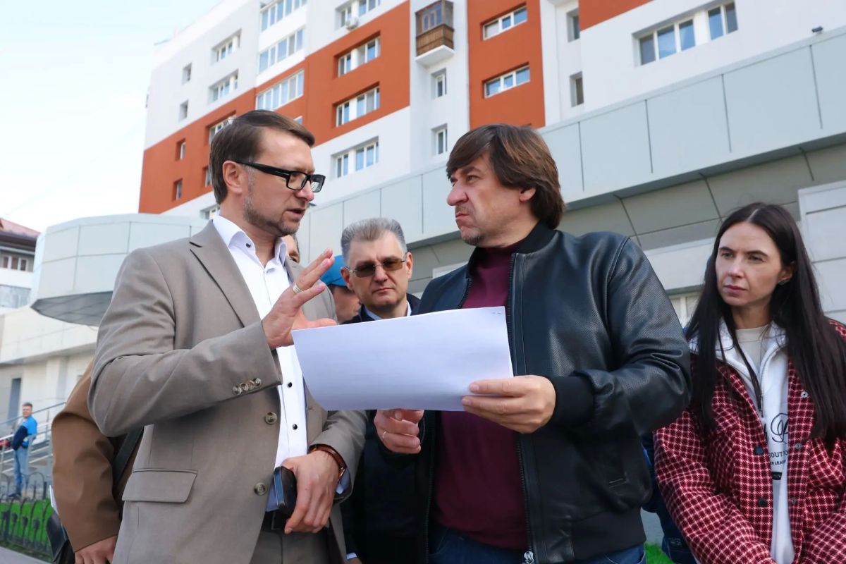Максим Афанасьев: Продолжается активная работа по обновлению фасадов на гостевых улицах города Максим Афанасьев: Продолжается активная работа по обновлению фасадов на гостевых улицах города